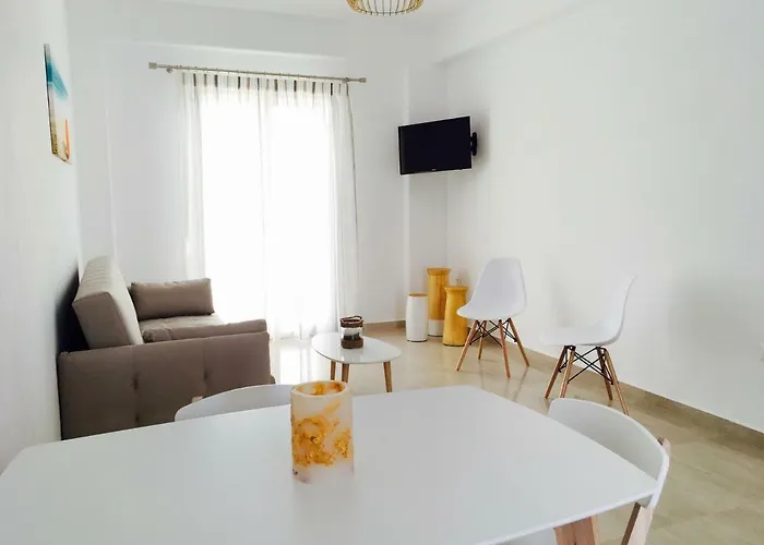 Eleftheria & ホテル オルノス