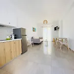 Eleftheria & Szálloda