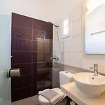 Eleftheria & Szálloda