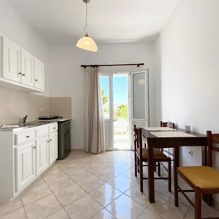 Eleftheria & Hotel *