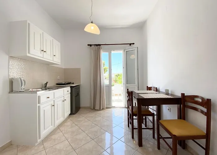 Eleftheria & Hotel *