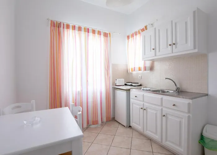 Eleftheria & מלון